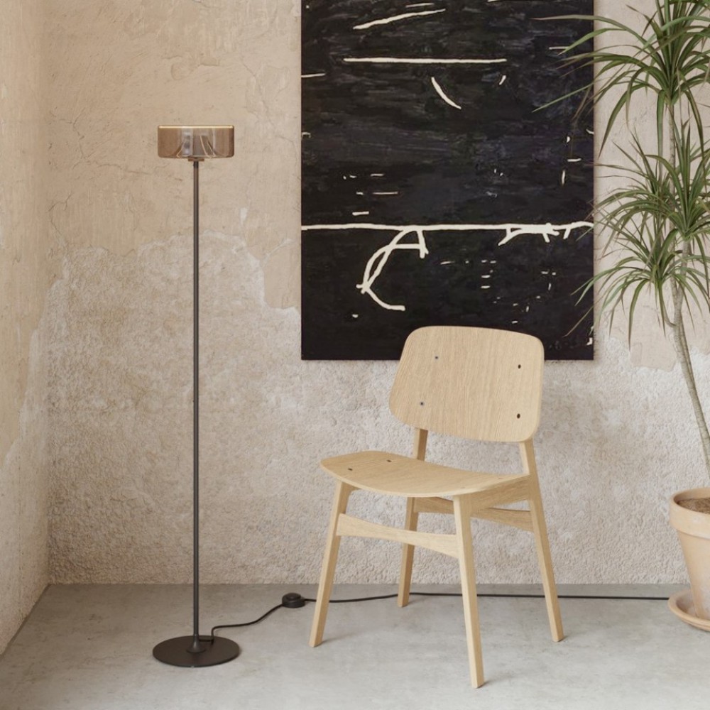 Φωτιστικό δαπέδου MAG-Y με στρογγυλή μεταλλική βάση και διάφανο λαμπτήρα Ghost smoky