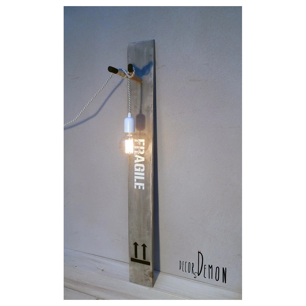 Ξύλινη Απλίκα Τοίχου Ζωγραφισμένη στο χέρι με Υφασμάτινο Σχοινί για Λάμπες