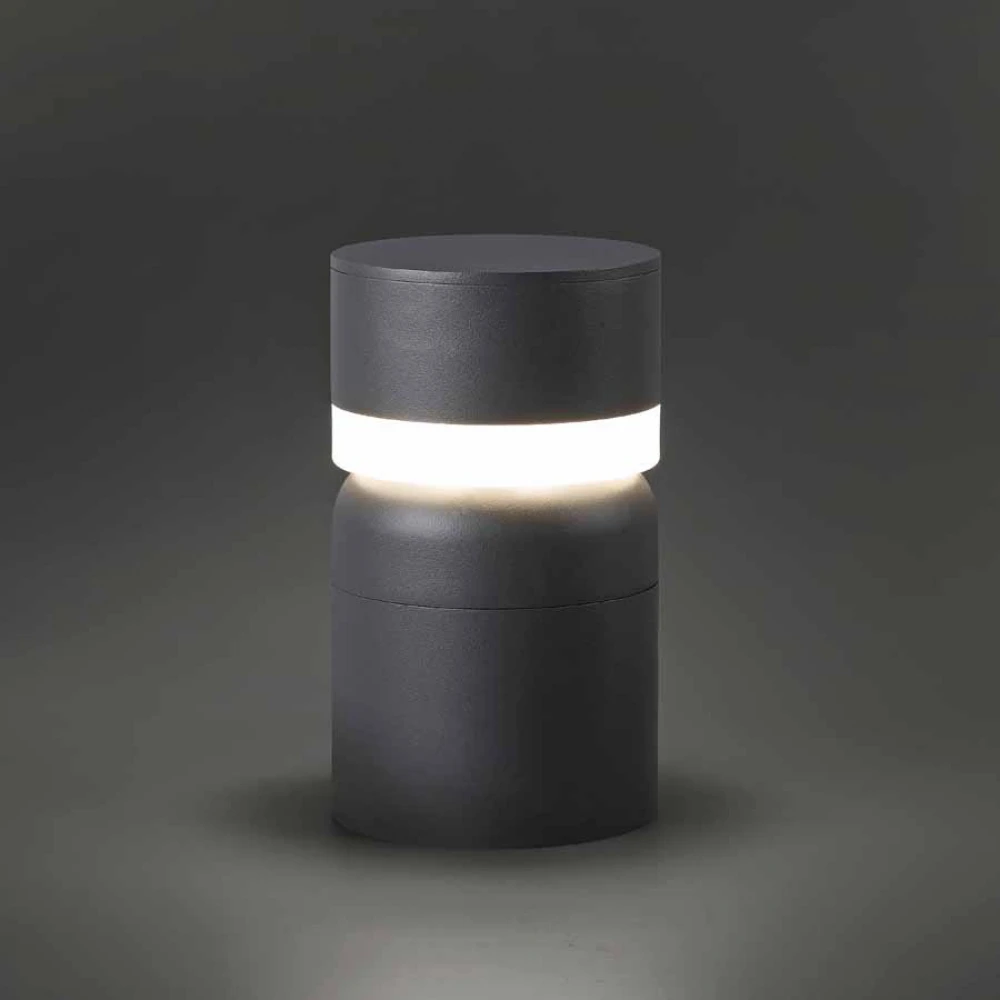 LED Εξωτερικό Φωτιστικό Κολωνάκι 6W SMD Αλουμινίου Με Οπάλ Διαχύτη SETE FARO - Φωτιστικό κολωνάκι με μοντέρνο στυλ για φωτισμό εξωτερικών χώρων, κατασκευασμένο από χυτό αλουμίνιο και οπάλ PC διαχύτη.LED Εξωτερικό Φωτιστικό Κολωνάκι 6W SMD Αλουμινίου Με Οπ
