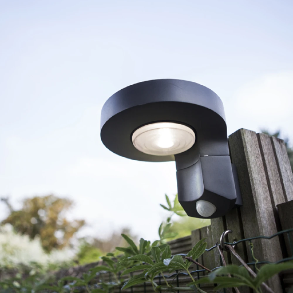 LED Ηλιακό Επιτοίχιο Φωτιστικό 2W Σε Χρώμα Γραφίτη Με Αισθητήρα Κίνησης IP44 DISO LUTEC