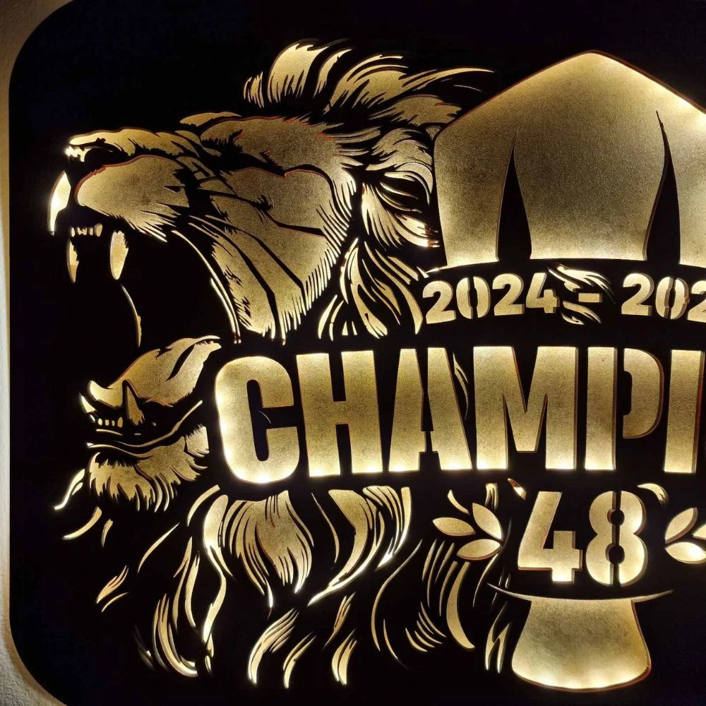 Custom LED Laser Cut Φωτιστικό τοίχου “48 CHAMPIONS” του ΘΡΥΛΟΥ - Χειροποίητο Φωτιστικό Από Ξύλο 60x3x40 cm