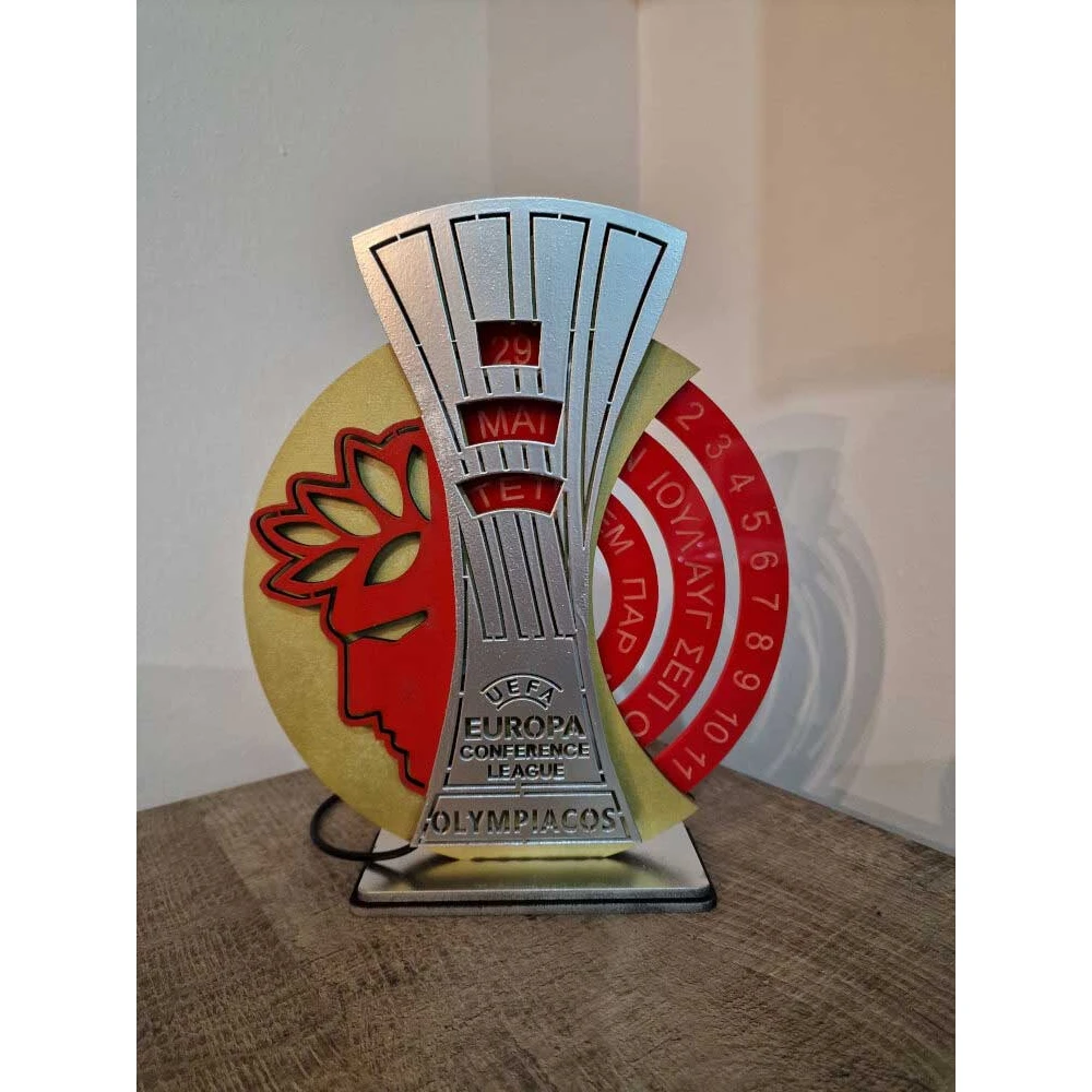 Custom LED Ημερολόγιο – φωτιστικό με το Ευρωπαϊκό Κύπελλο του Θρύλου! - Χειροποίητο Φωτιστικό Από Ξύλο 25×25×8 cm