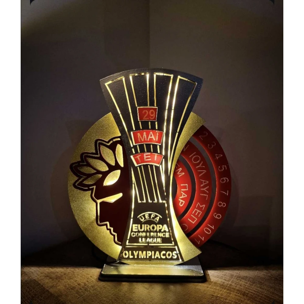 Custom LED Ημερολόγιο – φωτιστικό με το Ευρωπαϊκό Κύπελλο του Θρύλου! - Χειροποίητο Φωτιστικό Από Ξύλο 25×25×8 cm