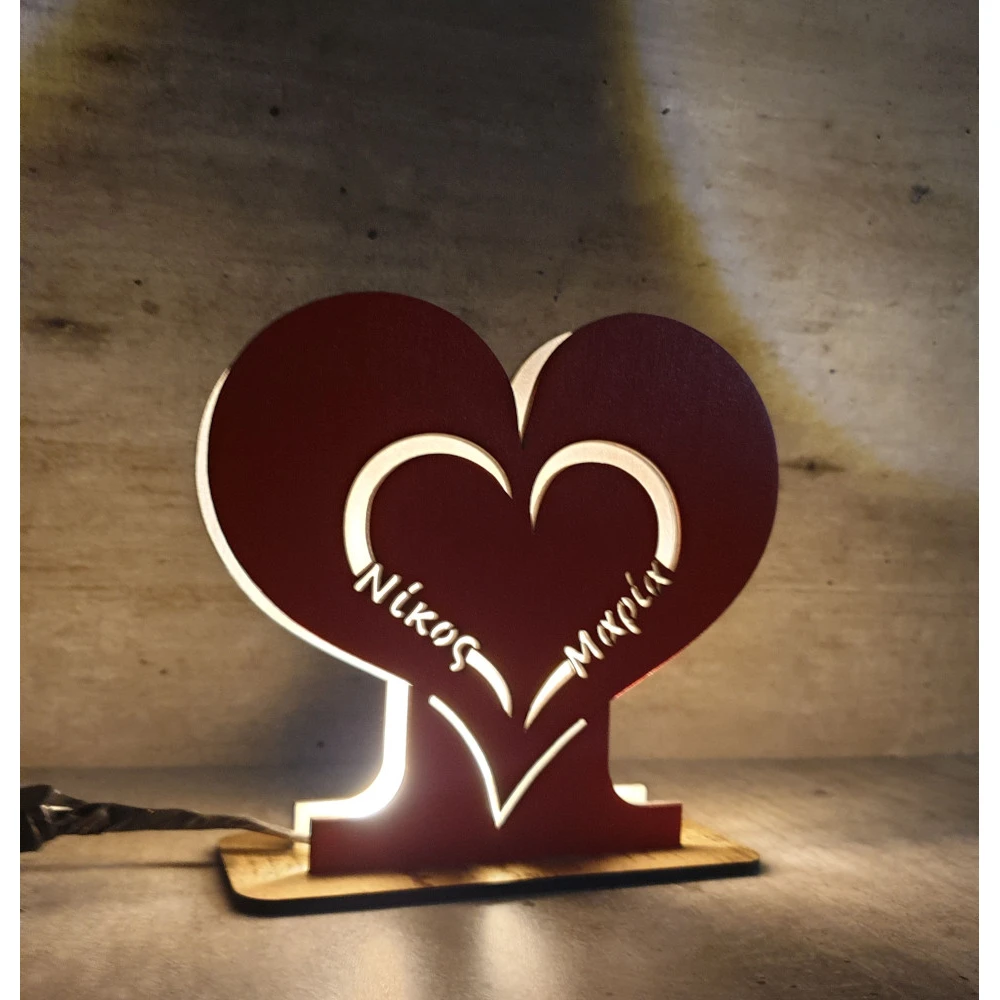 Custom LED Επιτραπέζιο φωτιστικό καρδιά με τα ονόματα της επιθυμίας σας - Χειροποίητο Φωτιστικό Από Ξύλο 18×17 cm