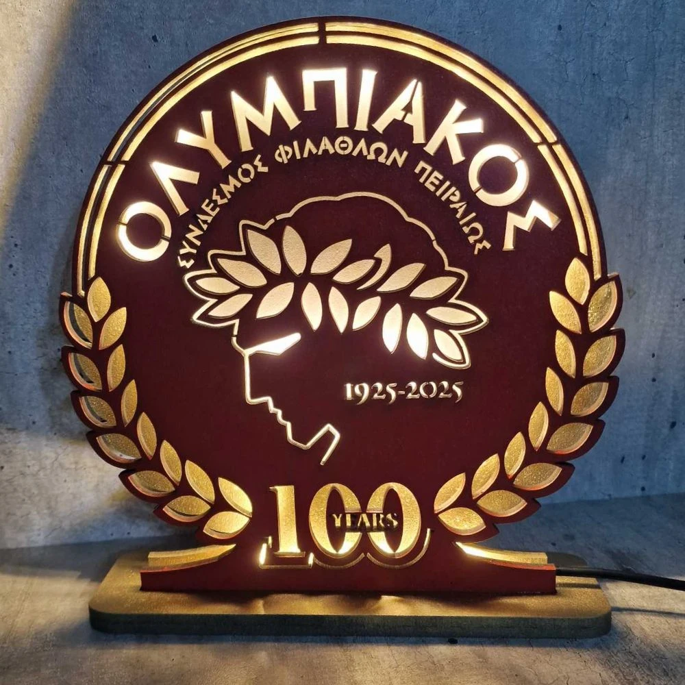Custom LED Φωτιστικό γραφείου 100 χρόνια Ολυμπιακός - Χειροποίητο Φωτιστικό Από Ξύλο 20×5×20 cm
