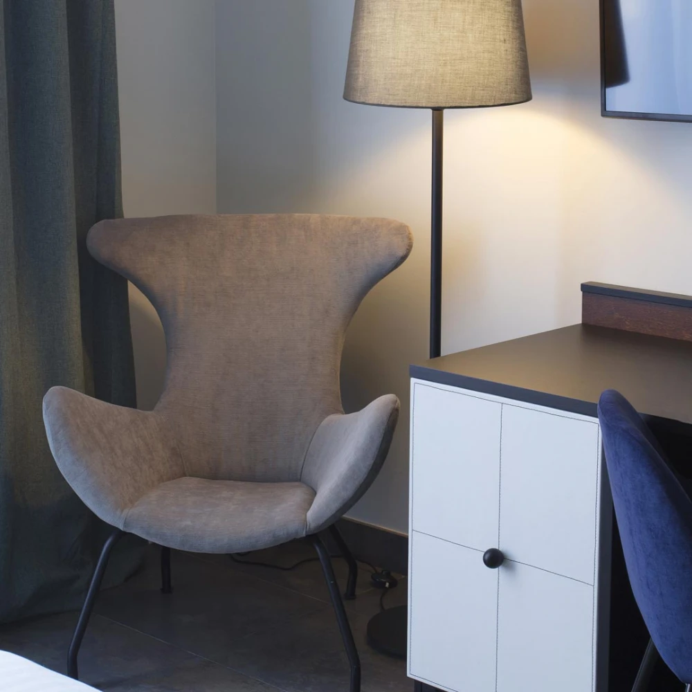 Φωτιστικό Δαπέδου Μεταλλικό Με Μαύρο Υφασμάτινο Καπέλο 1xE27 SAVOY - FARO