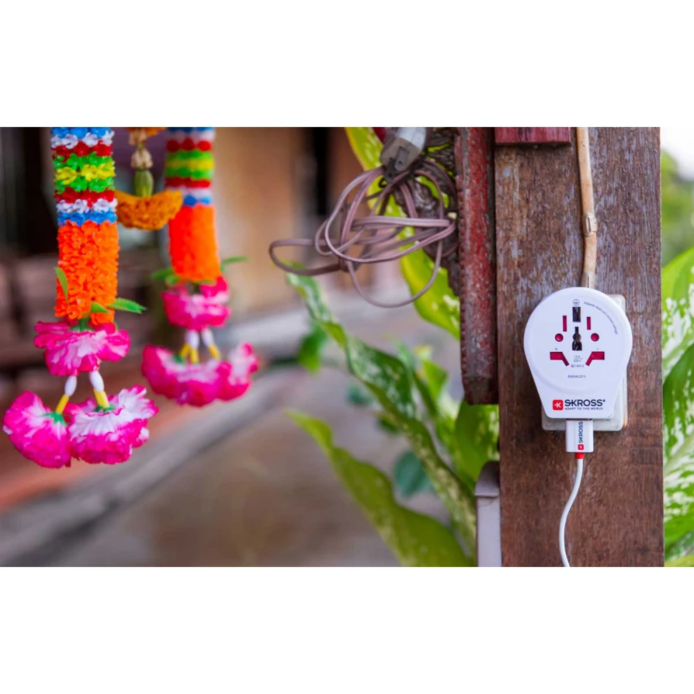 ADAPTOR Σούκο Σε UNIVERSAL Mε USB - World to Europe - SKROSS