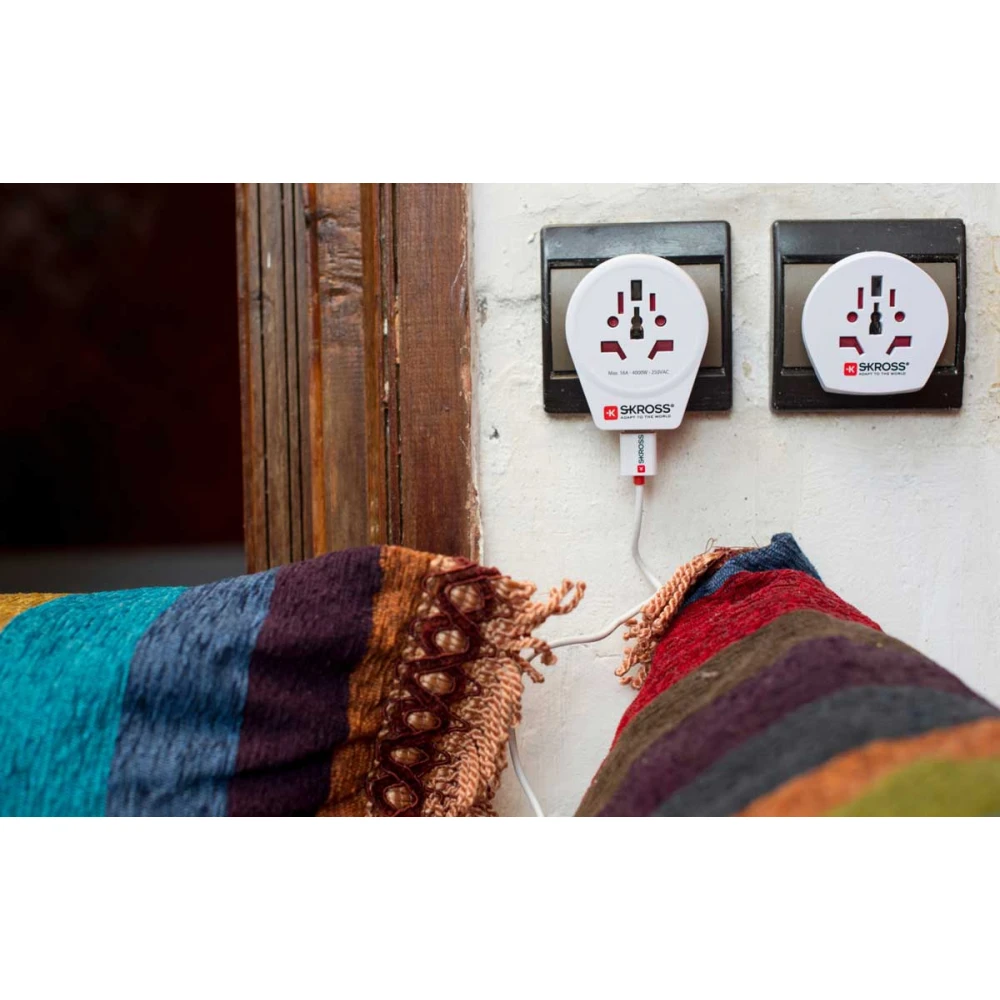 ADAPTOR Σούκο Σε UNIVERSAL Mε USB - World to Europe - SKROSS