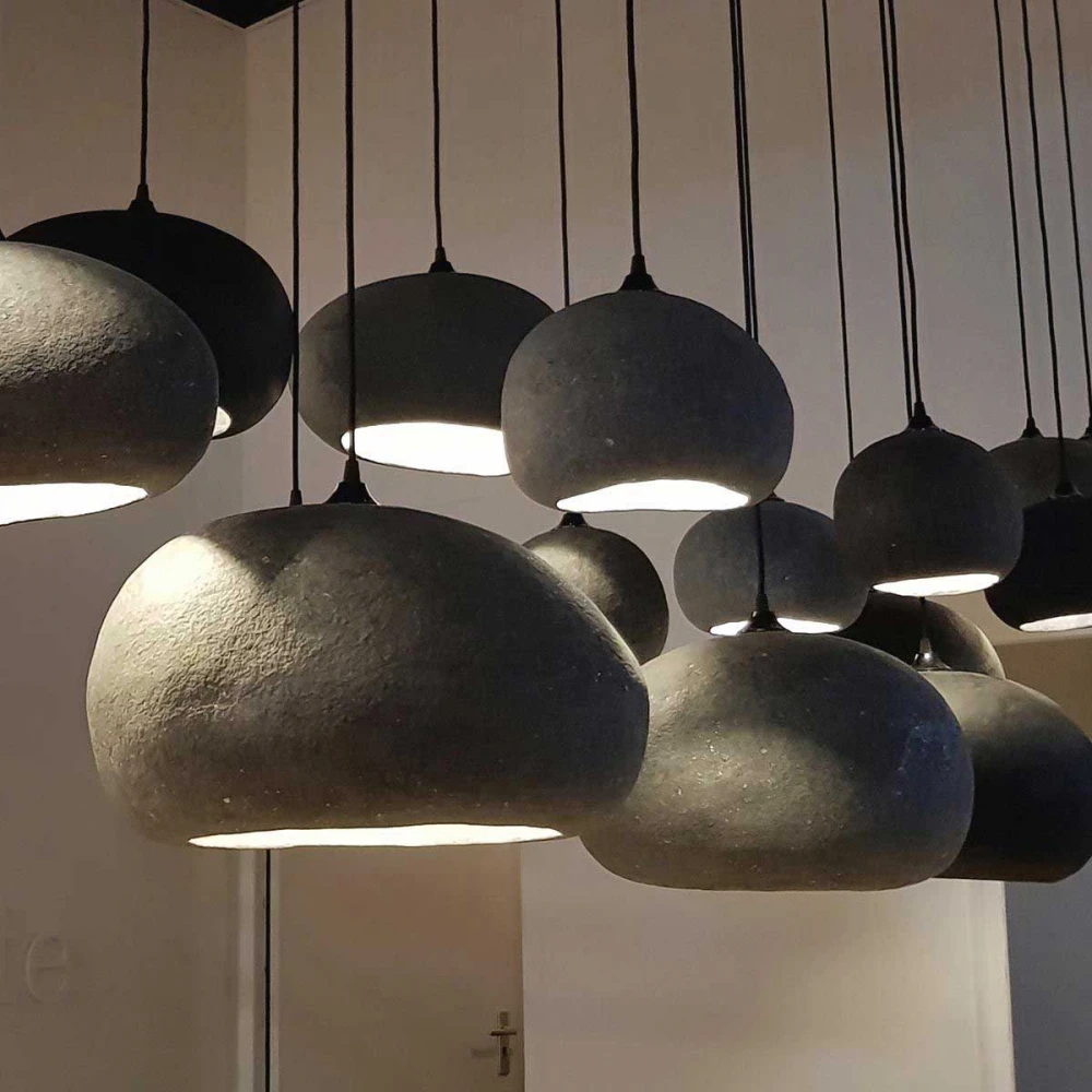 Κρεμαστό Φωτιστικό Μονόφωτο Από Ανακυκλωμένο Χαρτόνι σε Μαύρο Χρώμα PEBBLE Medium - Ay illuminate