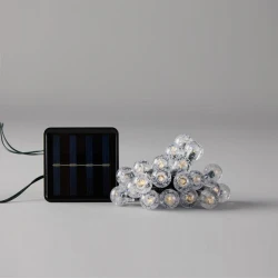 ΣΕΙΡΑ ME 80 LED, ΜΕ ΑΚΡΥΛΙΚΕΣ ΜΠΑΛΕΣ KAI ΗΛΙΑΚΟ ΠΑΝΕΛ ΜΕ ΑΙΣΘΗΤΗΡΑ ΦΩΤΟΣ, 8 ΠΡΟΓΡΑΜΜΑTA KAI ΠΡΑΣΙΝΟ PVC ΚΑΛΩΔΙΟ, ΘΕΡΜΟ ΛΕΥΚΟ LED ΙΡ44